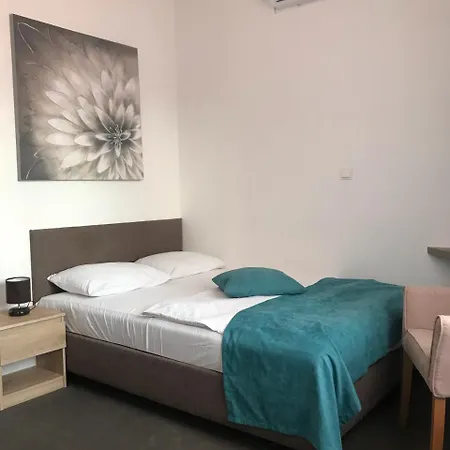 National Hotel 3*